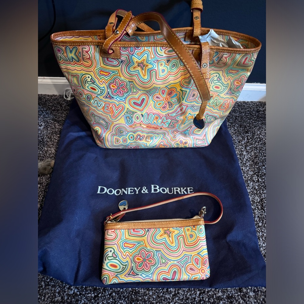 Y2K rare Dooney and Bourke Authentic Tote  and wallet/ dust bag - authenticated
